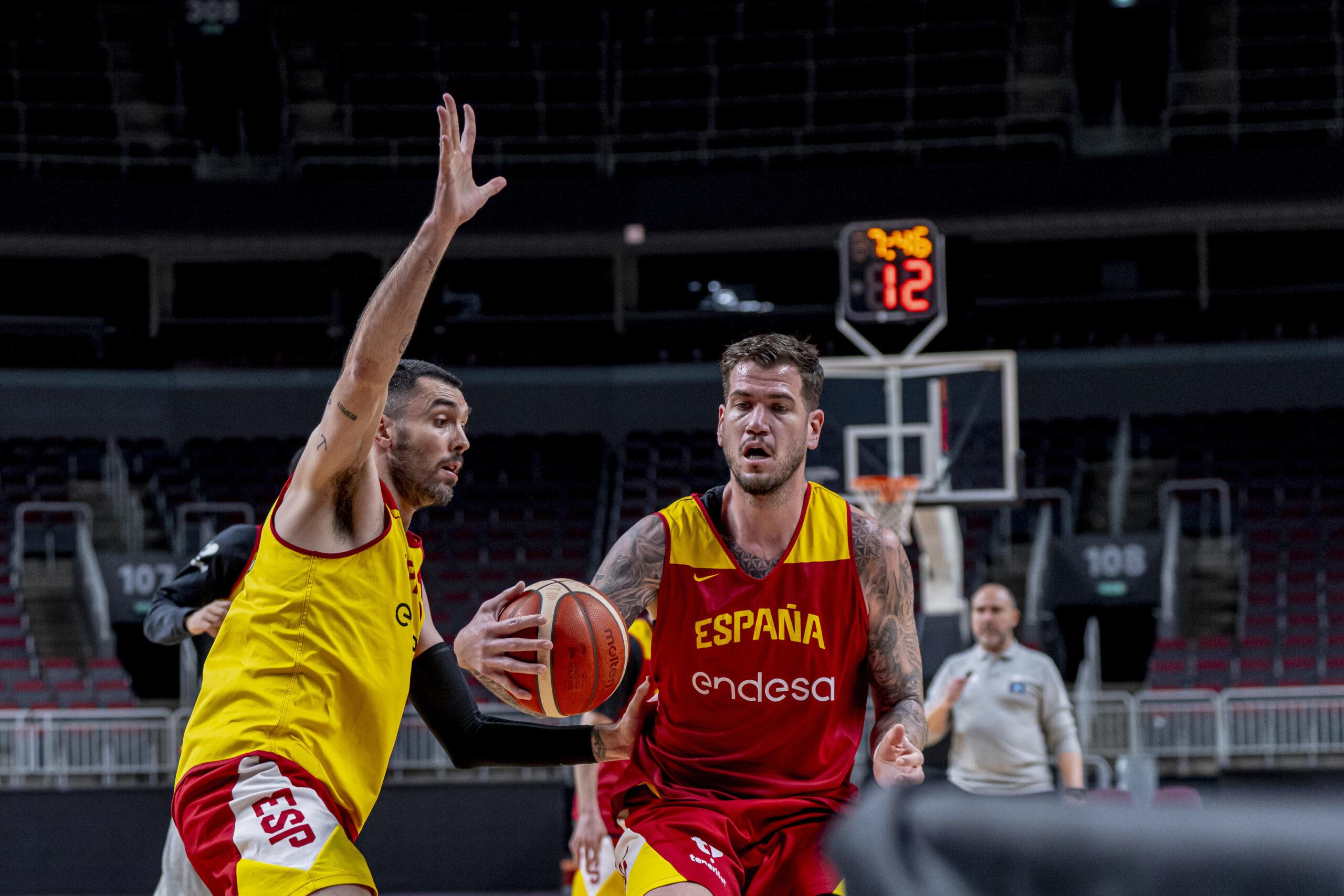 Ambiente y celebración en un partido de España de baloncesto